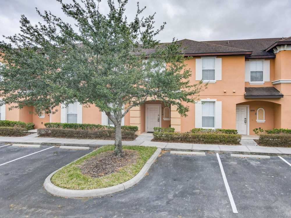 Spacious Regal Oaks Townhome by Disney