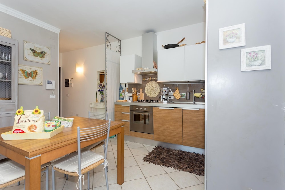 Cozy Apartment With Large Garden