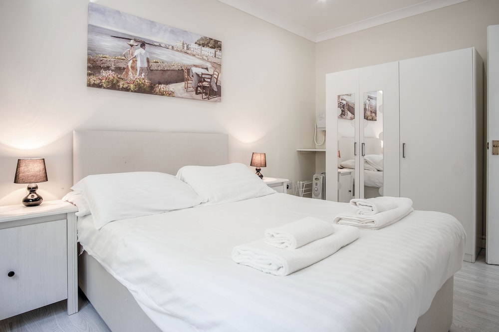 Dunes End - 2 Bedroom Apartment - Pendine view 5
