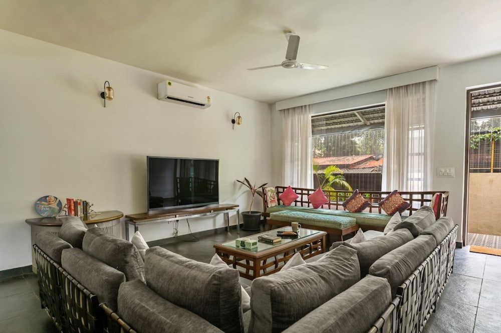 4BR w Pool in Morjim - Villa Corsa by Hireavilla
