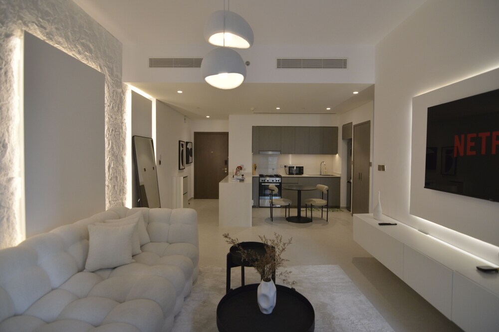 Luxury 1BR 5 star Apt Burj Khalifa View