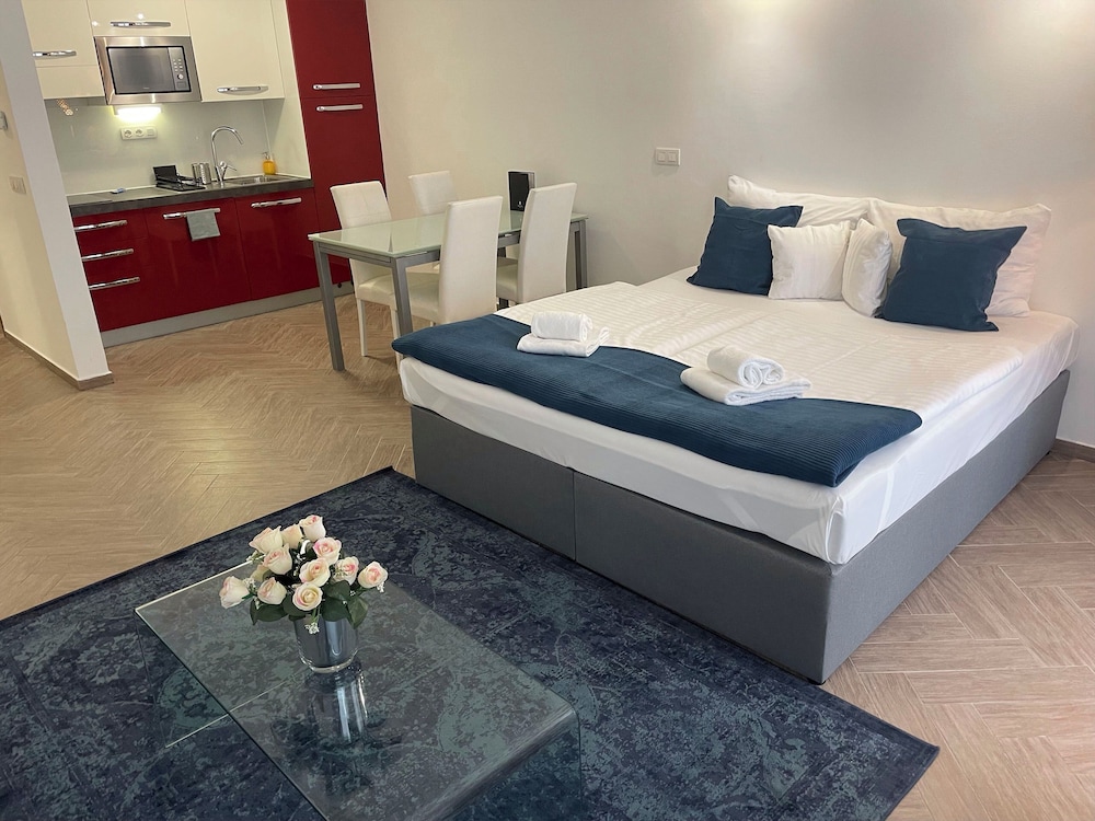 Smart Carrara Apartments