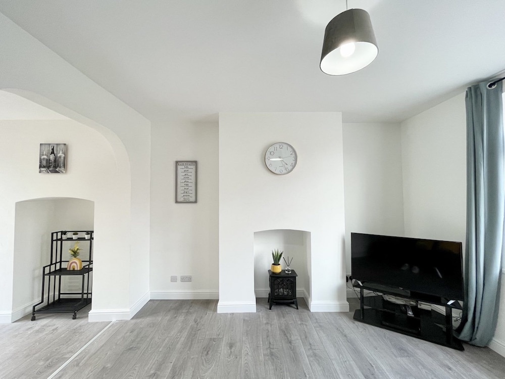 Worksop Newly Refurbished 2-bedroom House view 4