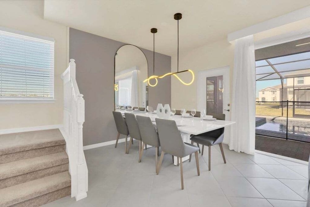 The Cutest Tonwhome & Private Splash Pool! 5 Bedroom Townhouse