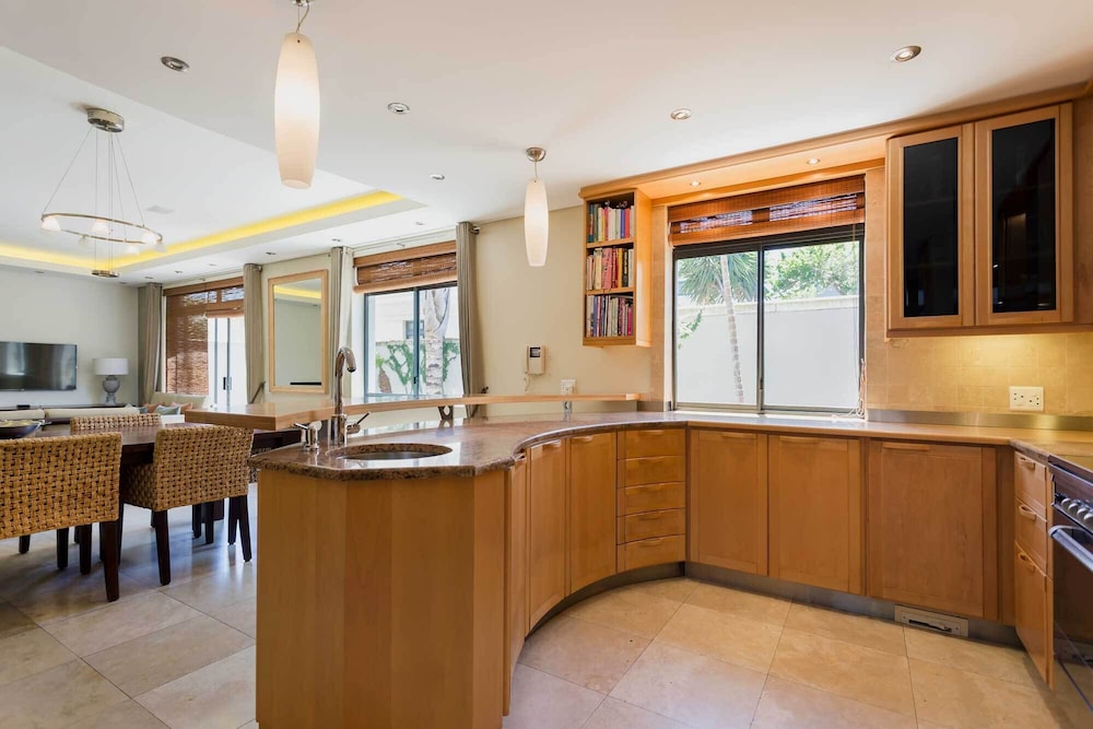 Home Away From Home on a Secure Golf Estate, Situated Next to the Ocean and Golf view 5
