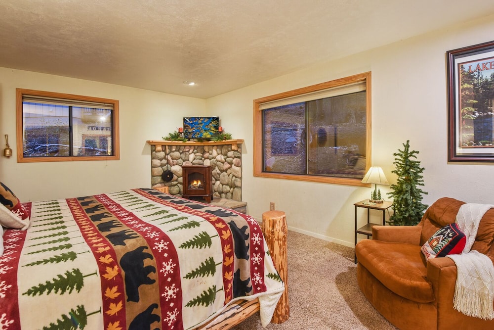 Tahoe Pines Cabin view 5