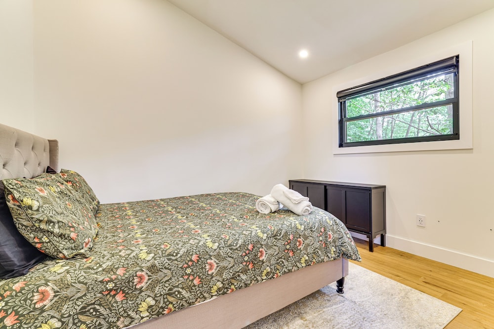 Hike & Fish: Peaceful Family Cabin in Tobyhanna!