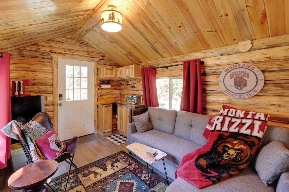 Mcgregor Lake Access: Cabin in Wooded Wilderness