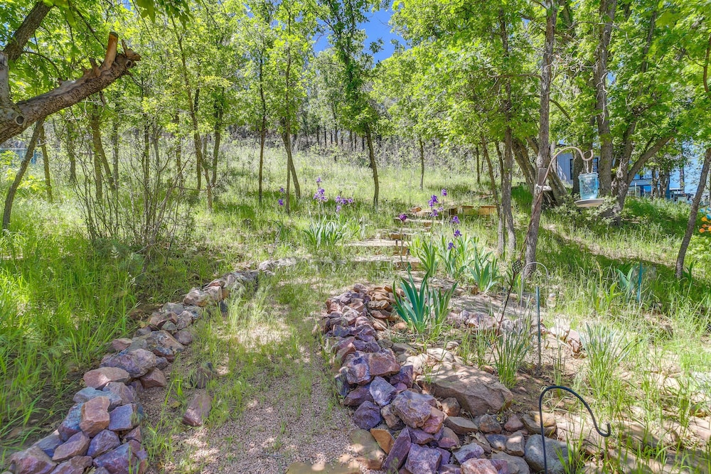 Strawberry Cabin Rental w/ Deck  Mountain Views! - Property Image 1