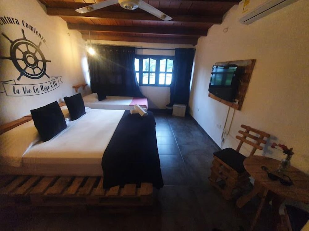 Hostal y Restaurante La Vie En Rose