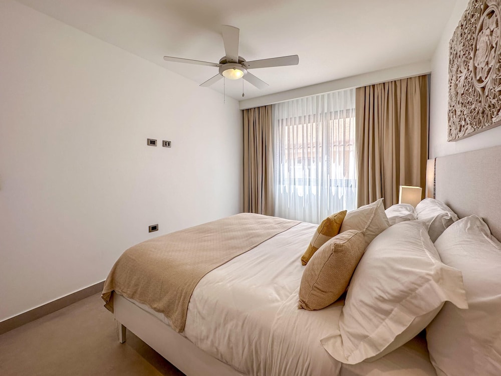 Luxury 3 Bedroom Apartment at the Beach