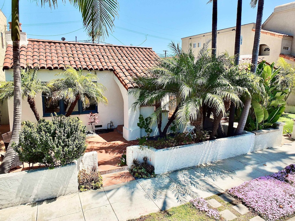 Belmont Shore Coastal Cottage - Cozy Home for 6 - 2 Blocks to Beach