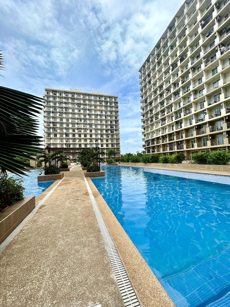 Studio Retreat with Balcony and Pool