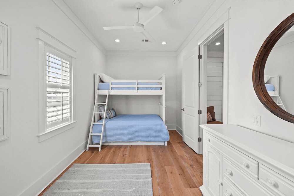 30A Aqua Vista by Avantstay Golf Cart Included, Pool Acess, Walk to Beach