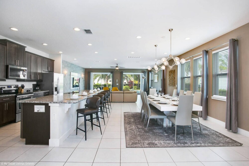 Stylish Family Home Sleeps 22 Enc101 view 2