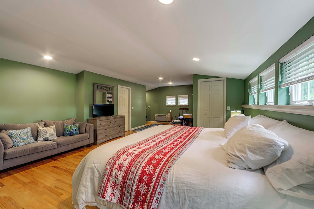 11 Mi to Oneida Lake: Spacious Apt in Verona!