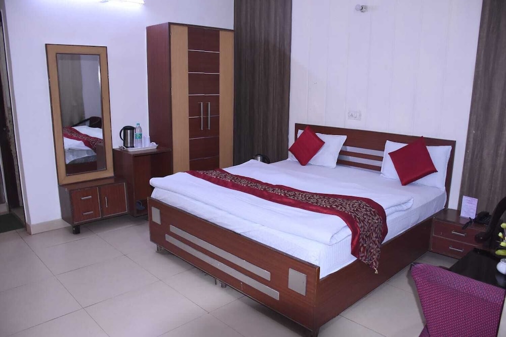 Hotel Rajhans Regency