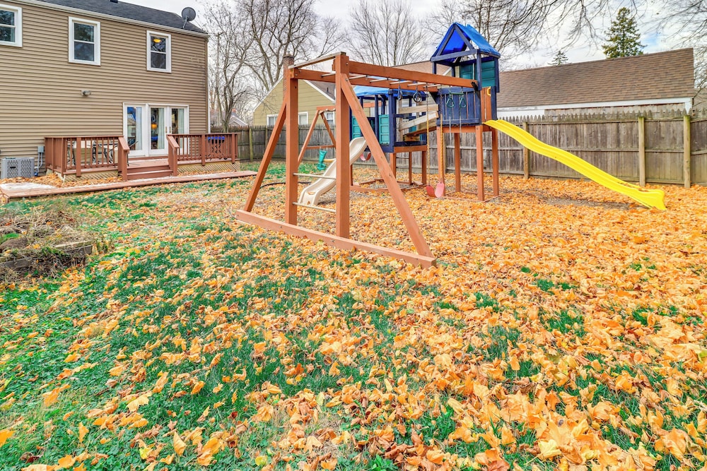 Walk to Adrian College: Family Home in Michigan