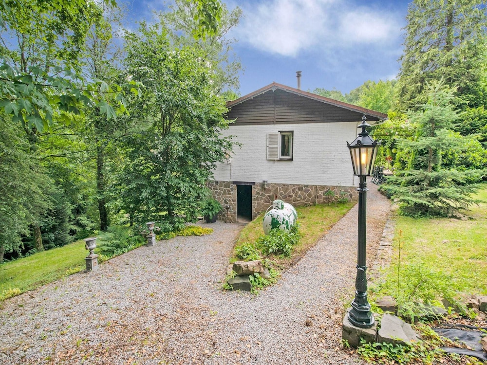 Cozy Hideaway in Ferrieres