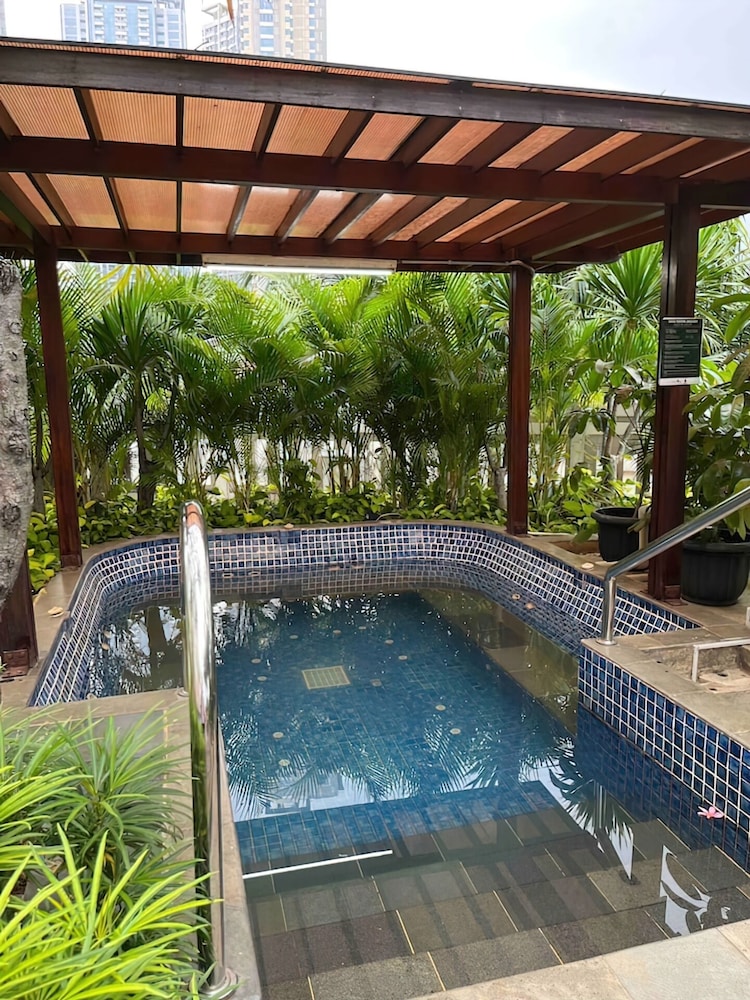 Salute de Madison Park Apartments