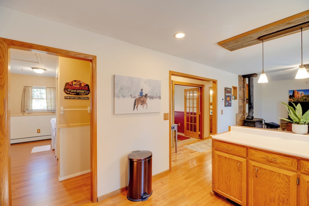 Fish, Hike & Sightsee: Lovely Florissant Cabin!