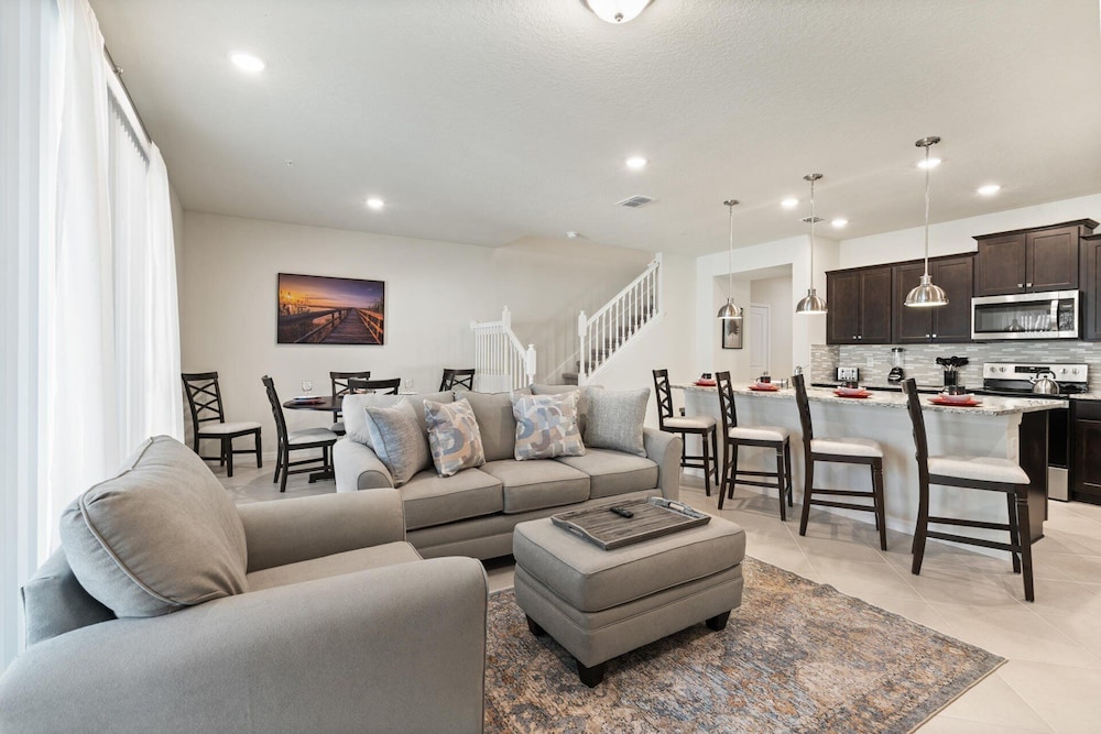 1228 Blue Island Dr