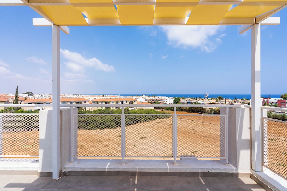 Blu Horizon - Stylish Living with Pool & Balconies in Protaras