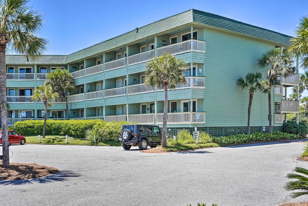 Beachfront Isle of Palms Condo w/ Balcony & Pool! view 5