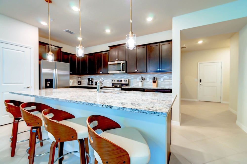 1259 Modern 5BD Family Home For Your Vacation