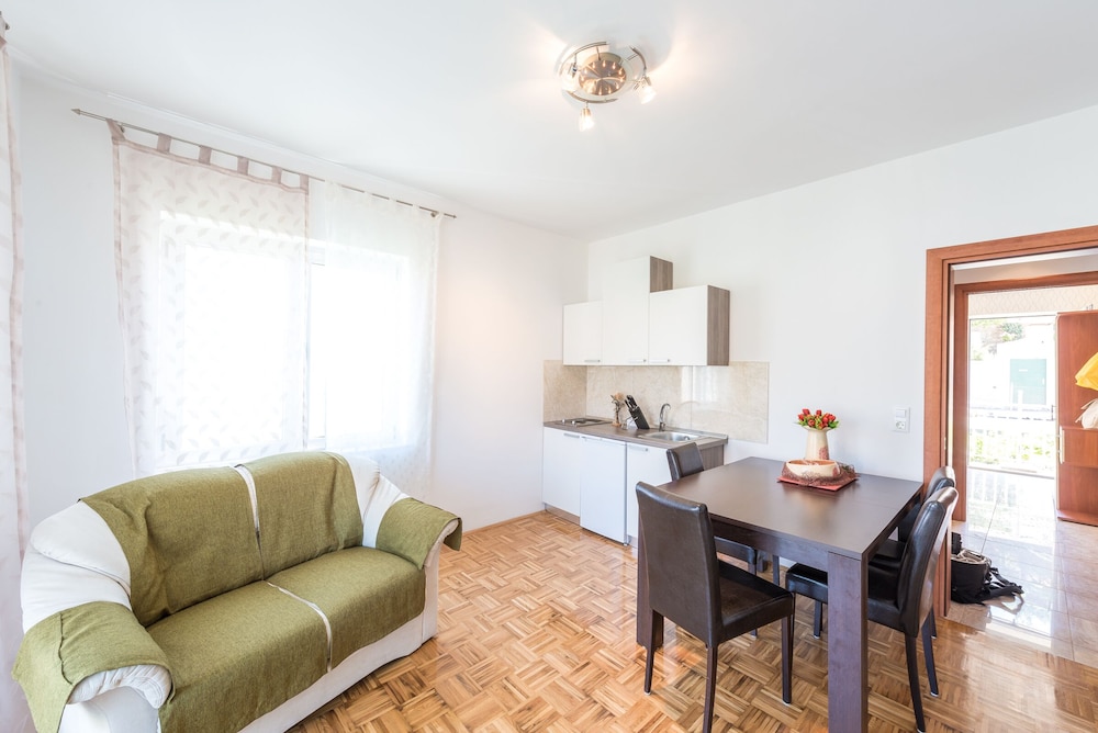 Angela Apartments