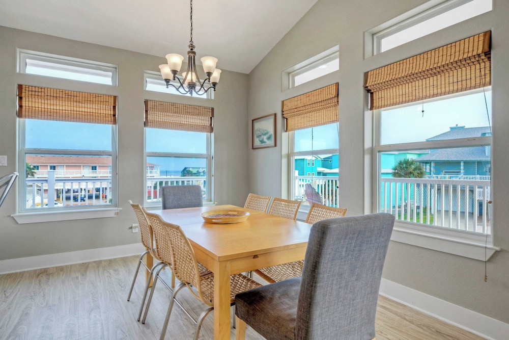 Sleeps 24 2 Homes w/ Beach Boardwalk Access & Deck Views Steps to the Beach