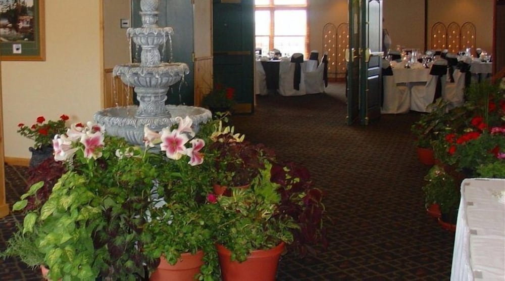 Grand Ely Lodge Resort & Conference Center