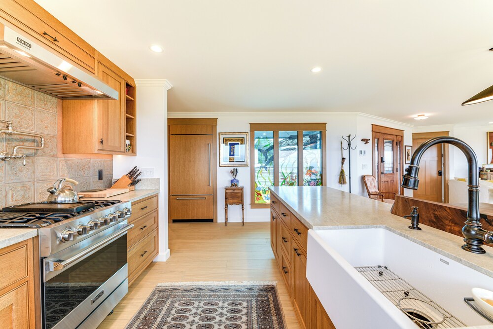 Walk to Beach: Luxury Oceanfront Escape in Caspar