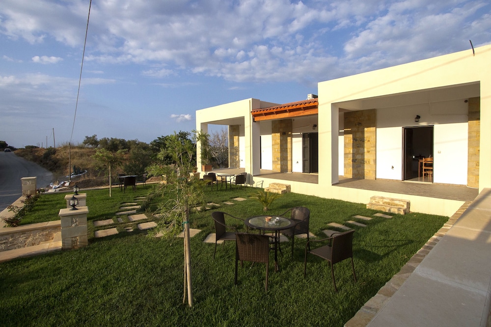 Agarathos Traditional Rooms