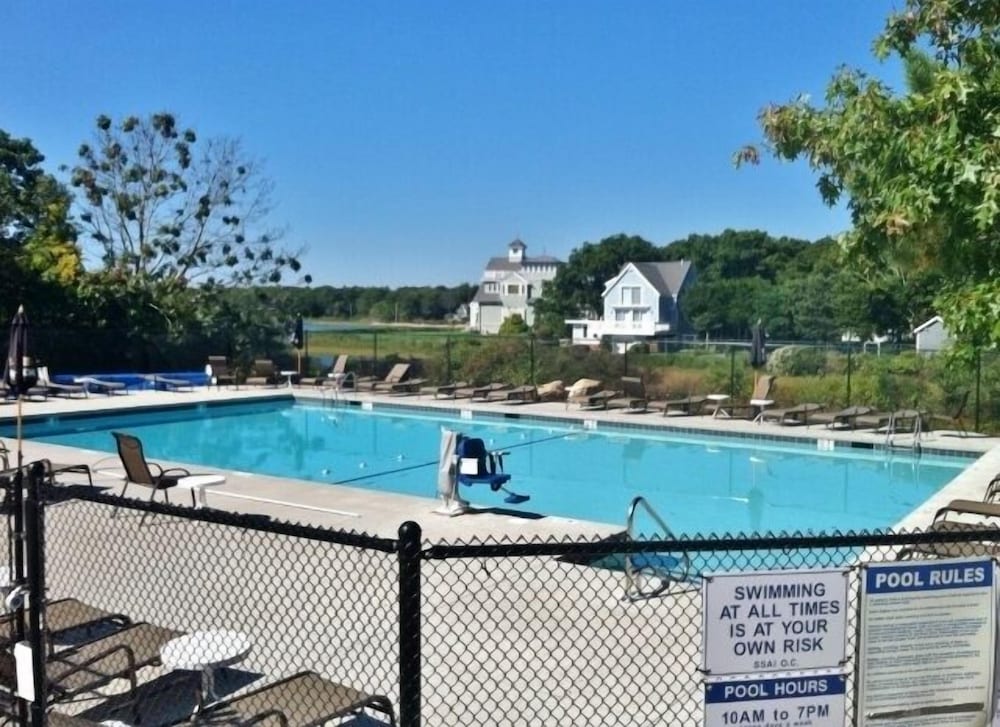 Charming East Falmouth Home: Walk to Private Beach