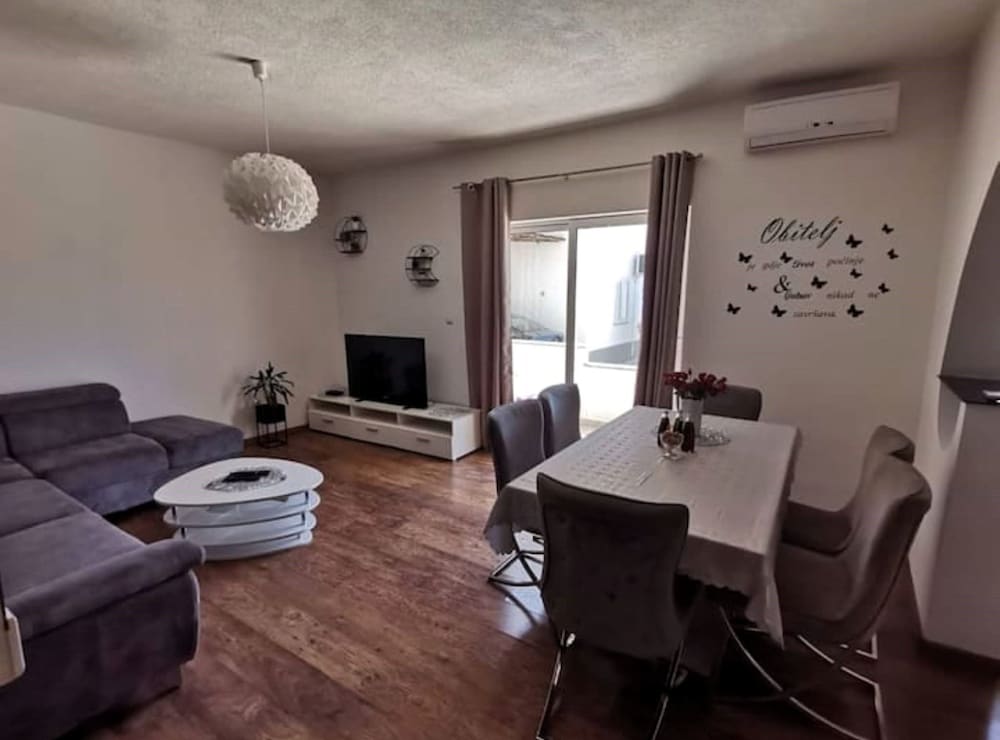Quiet Family-friendly Trogir Apartment