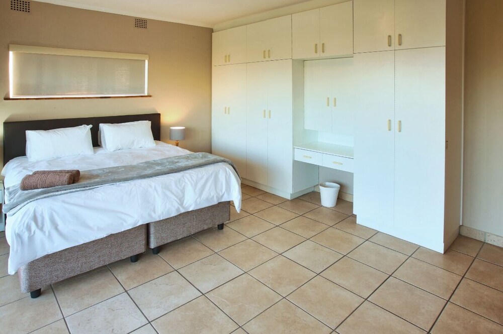 Tasties' Langebaan 8 Sleeper