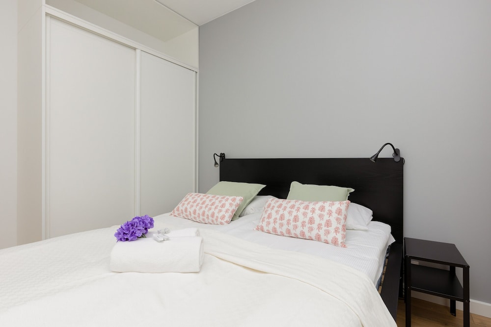 Warszawa Stalowa Apartment by Renters view 3