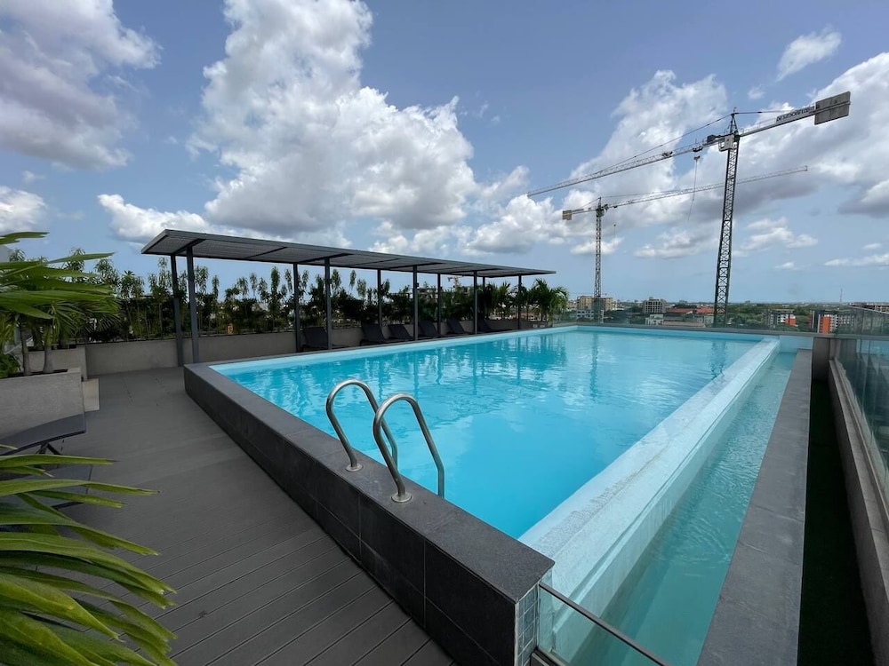 Lennox Luxury Suites by Cozy
