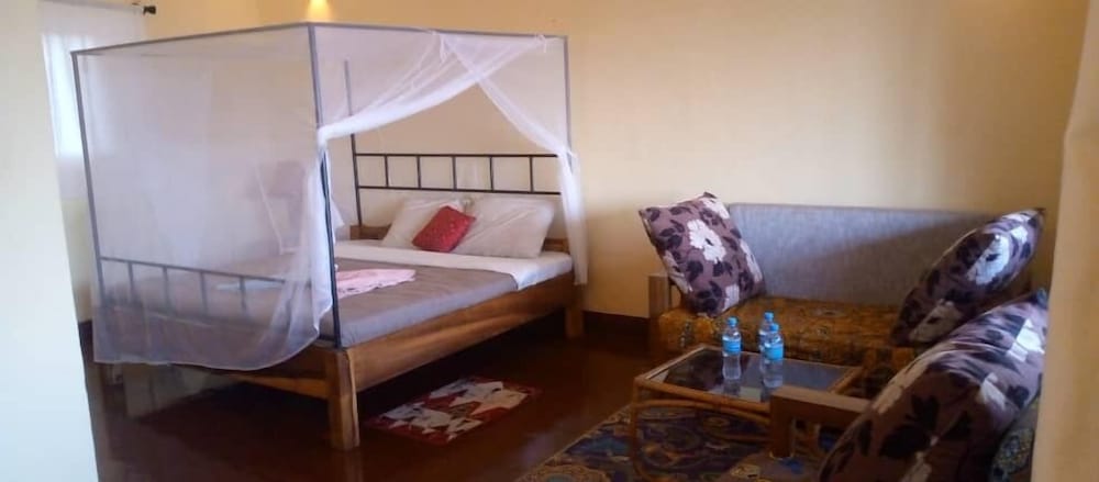 African Sunrise Lodge and Campsite