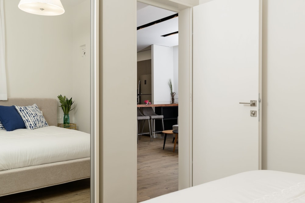 Design & Veranda next to Mahane Yehuda Market by FeelHome view 5