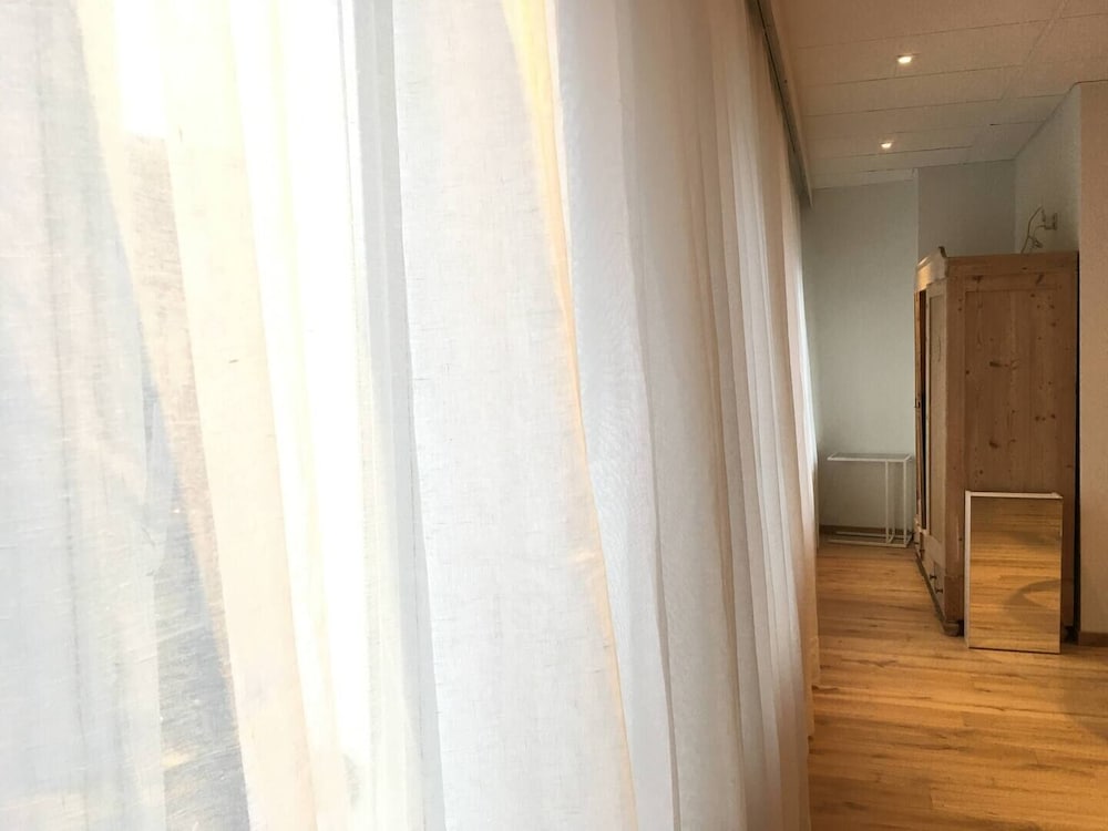 Huswell Artsy Family Apartment in City Center