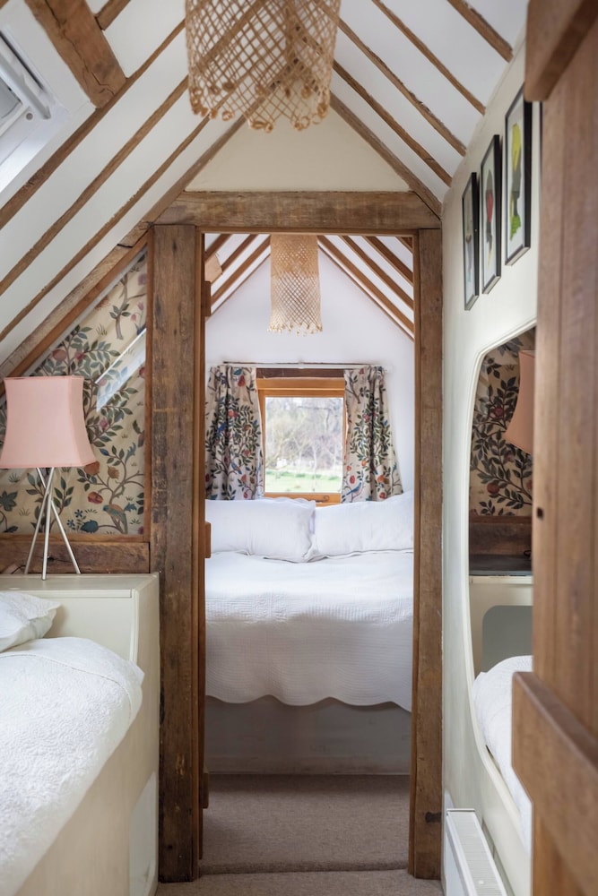 Lakeside Sussex Retreat
