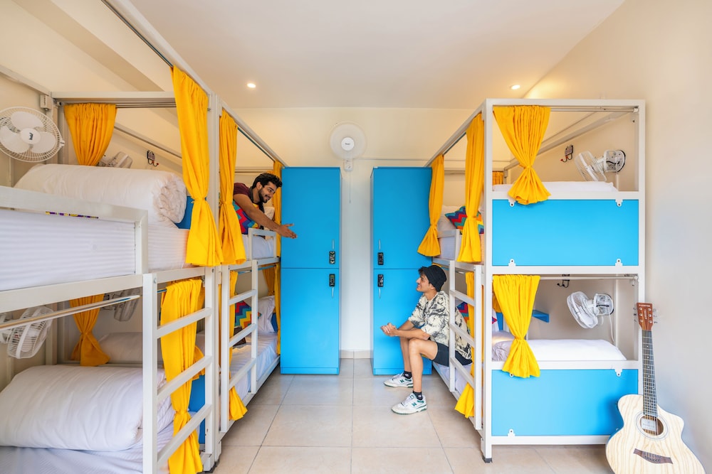 goSTOPS PLUS Kasol Manikaran Road, Bar and Hostel