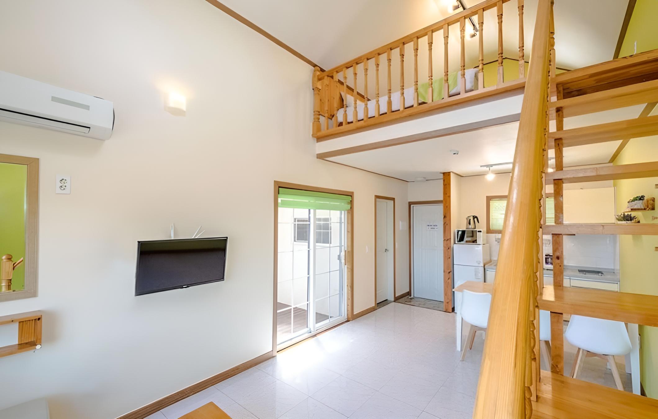 Yeosu Maison Blanche Pension view 4