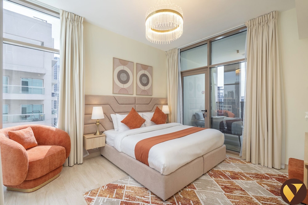 Elegant 2BR Canal View Near Dubai Mall