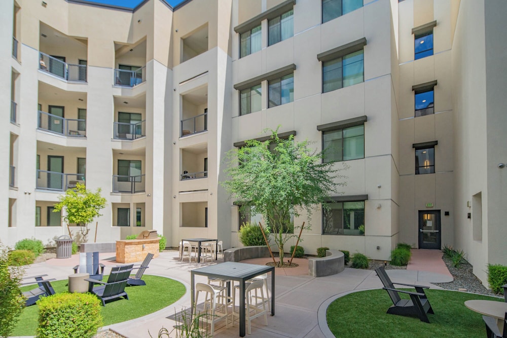 ROVE LIVING/KB - Scottsdale Grand