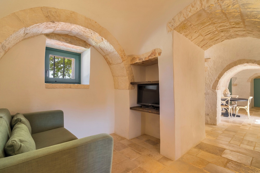 Trullo Pietra Rossa with Pool by Wonderful Italy