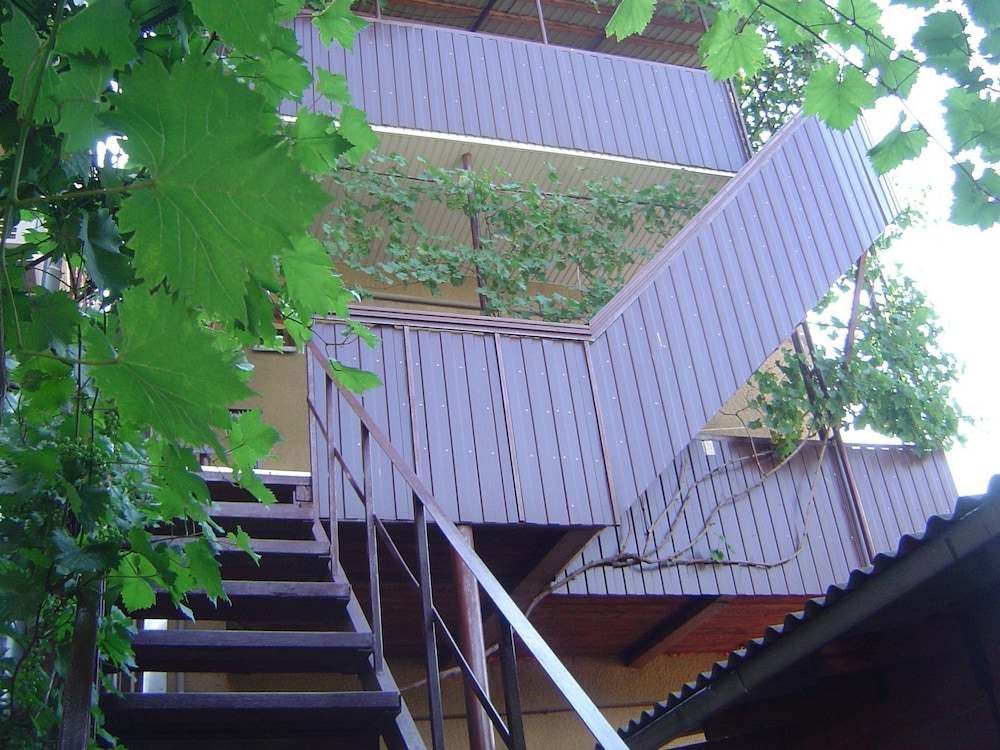 Guest House on Chernomorskaya Ulitsa