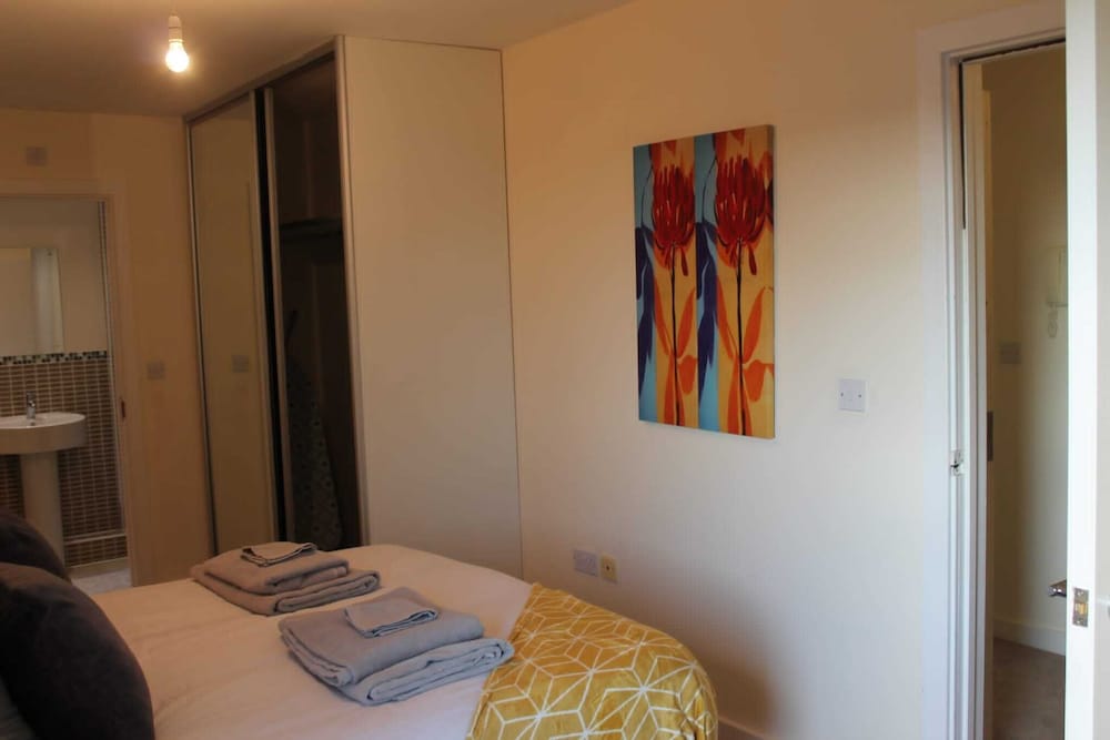 Remarkable 2-bed Apartment in Reading view 3